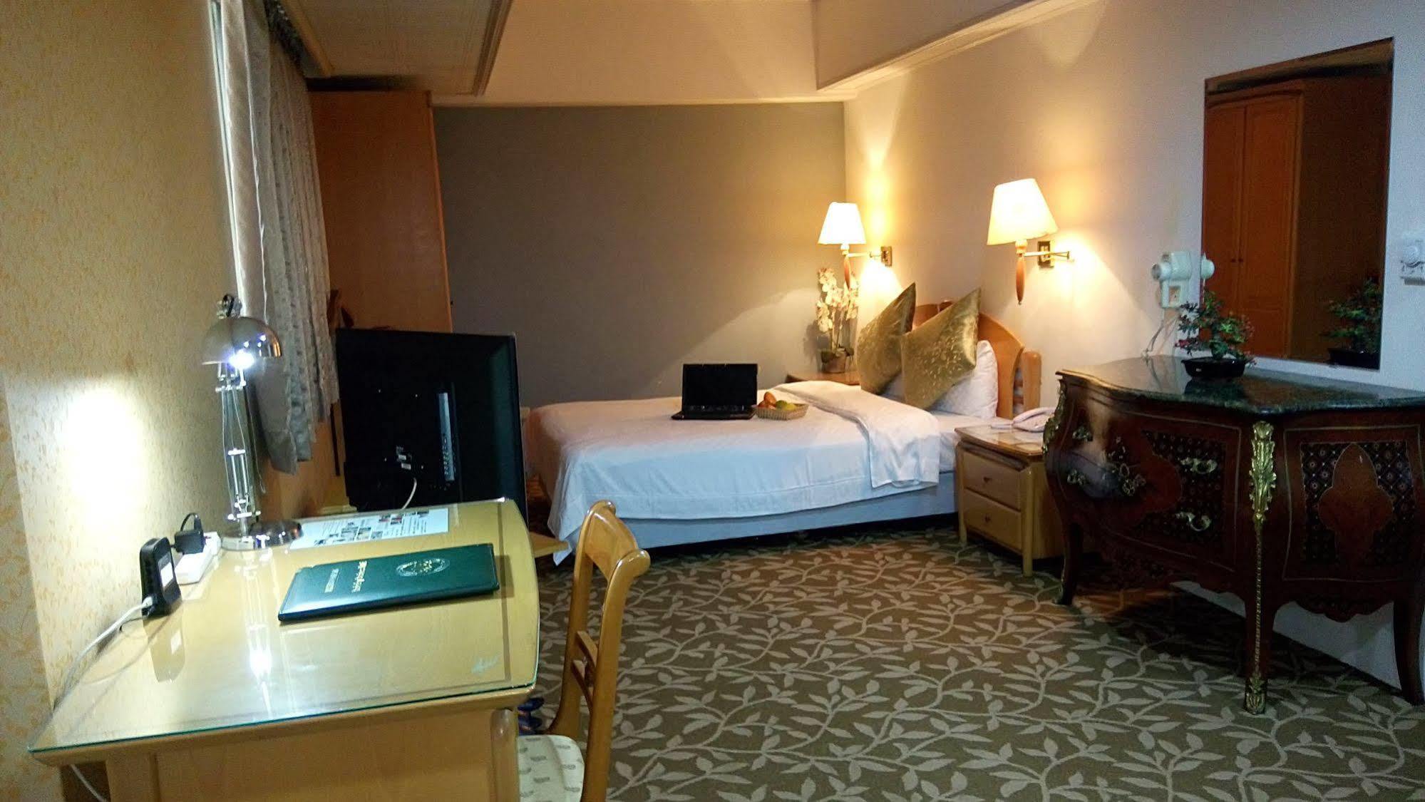 Berkeley Business Hotel Zhongzheng Hsinchu Exterior foto